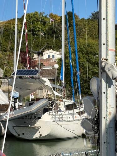 a boat is docked in the water at a dock at Bellis in Mortagne-sur-Gironde
