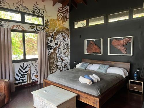 a bedroom with a bed with two pillows on it at Villa Noelia in Saboga