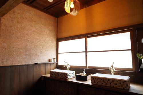 two sinks in a room with a large window at Toyotakeyashiki - Vacation STAY 23445v in Towa