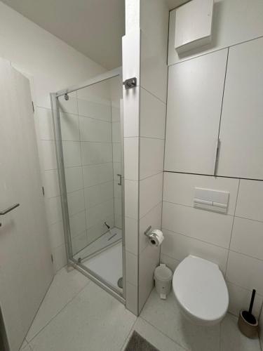 Un baño de Moruse airport apartment