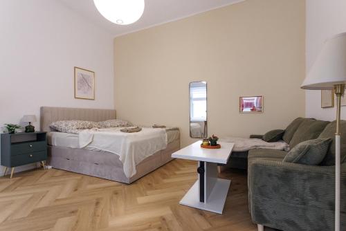 Renovated Central Apartment with Terrace