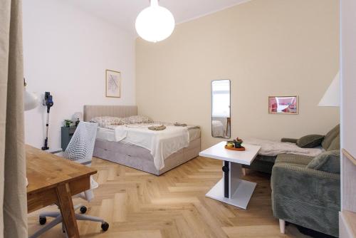 Renovated Central Apartment with Terrace
