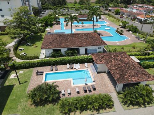 Kolam renang di atau dekat dengan Luxury Oceanfront Penthouse 5th & 6th Floors w 2 Balconies