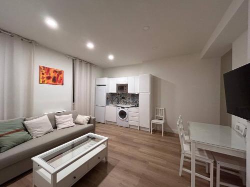 2 Habitaciones privadas con 1 baño privado, salon y cocina