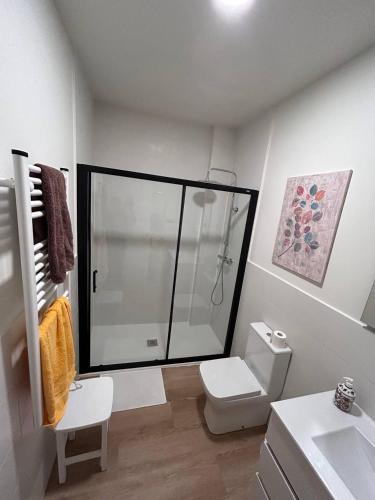 2 Habitaciones privadas con 1 baño privado, salon y cocina