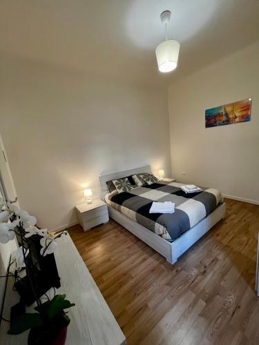 a bedroom with a bed and two lamps in it at Appartamento Revoltella16 in Trieste
