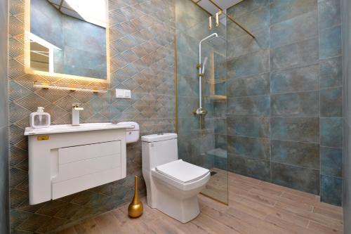 Et badeværelse på beautyful house with garden