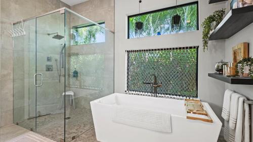 Ένα μπάνιο στο Love Shack