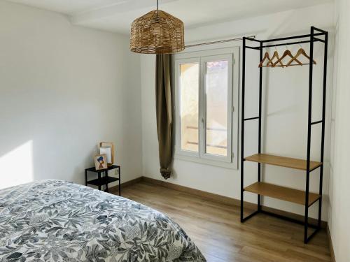 a bedroom with a bed and a window at Villa Balma in Beaumes-de-Venise