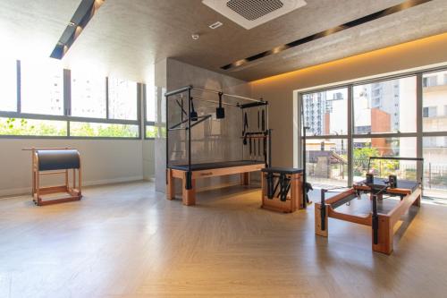 a large room with chairs and a large window at Estúdio Lumière Moema in Sao Paulo