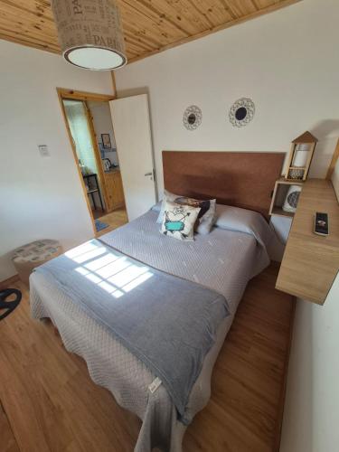 a bedroom with a large bed with a wooden headboard at Departamento cercano al Aeropuerto sin Cochera in Cordoba