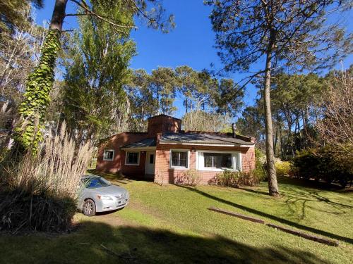 a house with a car parked in front of it at Casa grande Carilo in Carilo