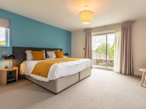 Ένα ή περισσότερα κρεβάτια σε δωμάτιο στο 3 Bed in St. Mellion 87711