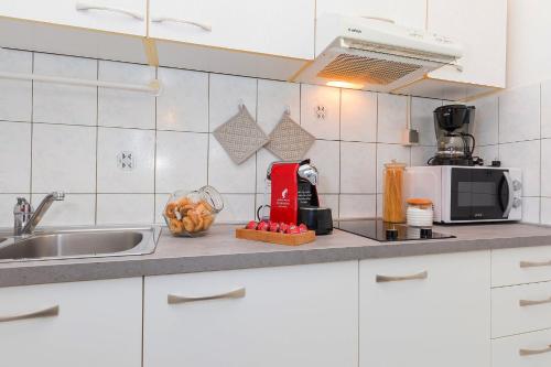 Apartments with parking space Porec - 7265