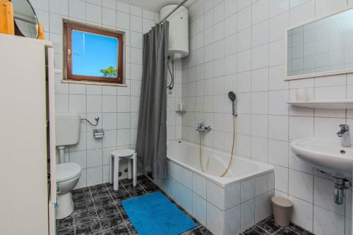 Ένα μπάνιο στο Seaside holiday house Privlaka, Zadar - 24940