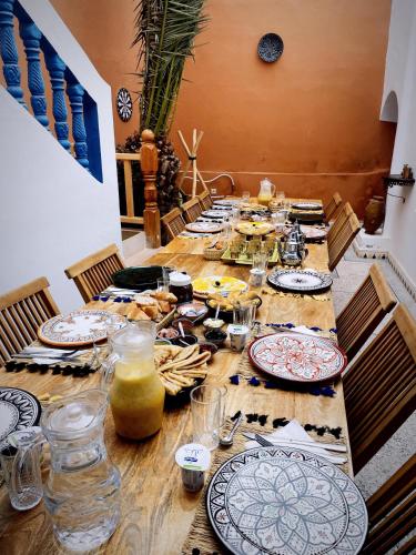 Jídlo v hostelu nebo okolí