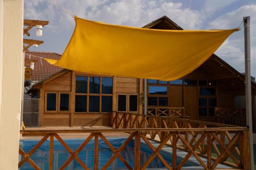 Bazén v ubytování اكواخ روزڤيو الفندقيه Roseview Cottages nebo v jeho okolí
