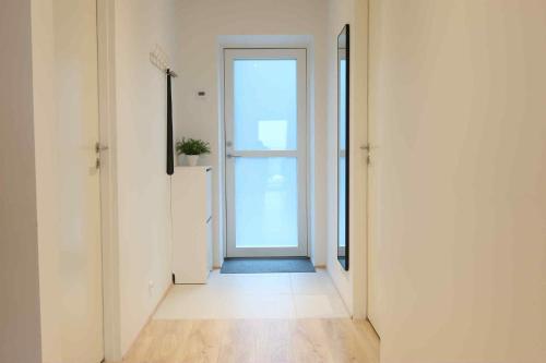 Φωτογραφία από το άλμπουμ του Modern Apartment with Balcony & Stunning Views σε Argir