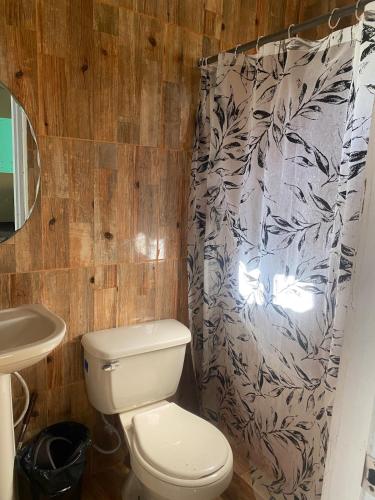 Koupelna v ubytování Villa Sierra de Agua, Pool, Tropical Nature