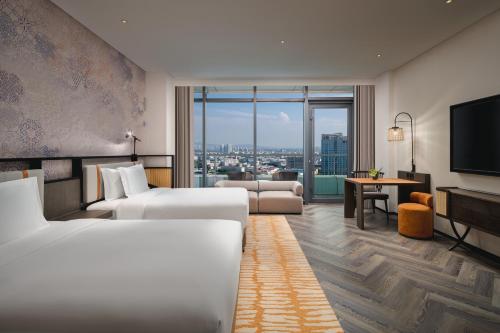 Ένα ή περισσότερα κρεβάτια σε δωμάτιο στο Hotel Indigo Yantai Golden Coast by IHG