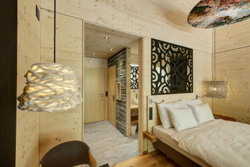 Postel nebo postele na pokoji v ubytování Hotel Rovanada Wellness & BergNatur