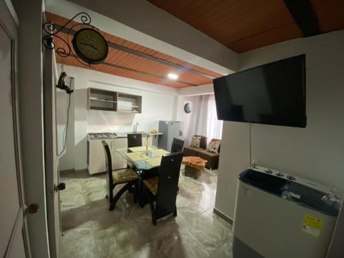 Μια τηλεόραση ή/και κέντρο ψυχαγωγίας στο Casa la esquina