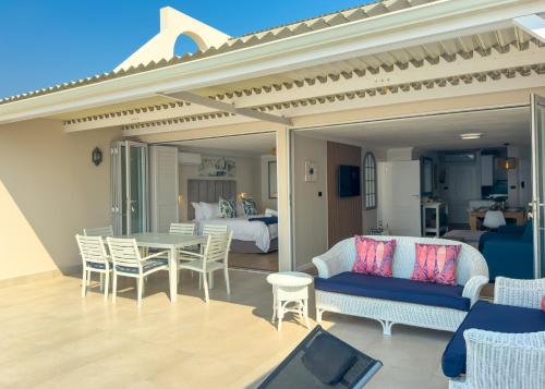 Balkón nebo terasa v ubytování Seaside Apartment in Salt Rock with Dolphin Views