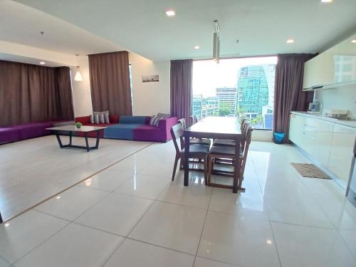 Køkken eller tekøkken på Agrowth at Sky Suites