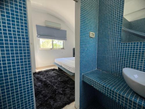 Phòng tắm tại בין הרים וטבע- מקום להרגיש שייכים בו