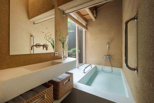 Ένα μπάνιο στο Sanoha Machiya House