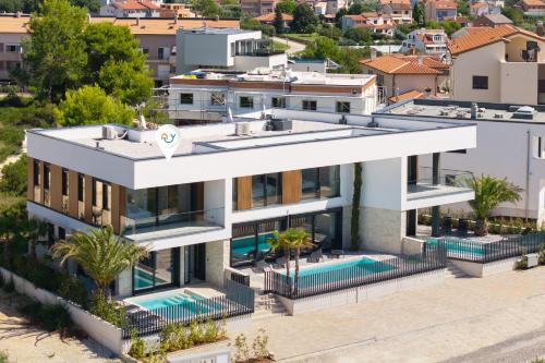 Mukalba Palm Villas with Private Pool and Sea View