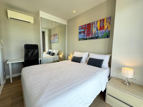 Ένα ή περισσότερα κρεβάτια σε δωμάτιο στο Diamond Resort Phuket Condo Bang Tao Beach
