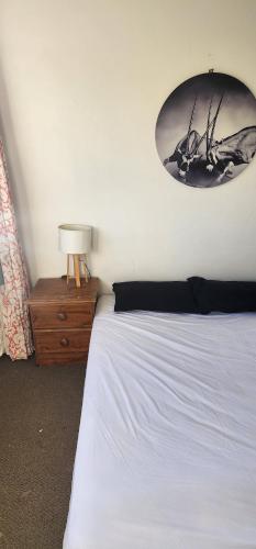 Una cama o camas en una habitación de DAD MONKeY