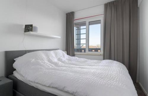 Ένα ή περισσότερα κρεβάτια σε δωμάτιο στο Groningen Centrum gratis parkeren