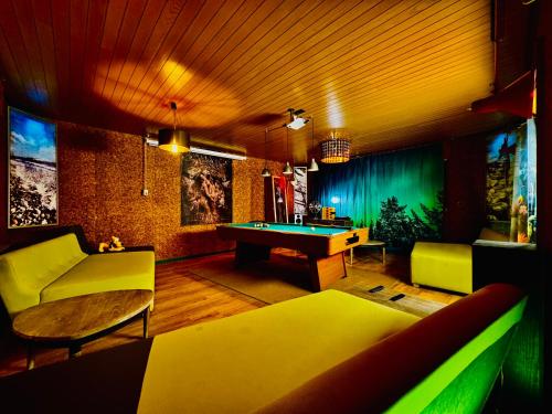 a living room with a pool table in the middle at Premium Stay Academy - Luxus-Ferienwohnungen mit Erlebnis in Bad Ems