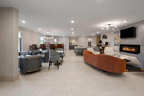 a lobby with couches and chairs and a fireplace at La Quinta Inn & Suites by Wyndham Greenville Woodruff Rd in Greenville