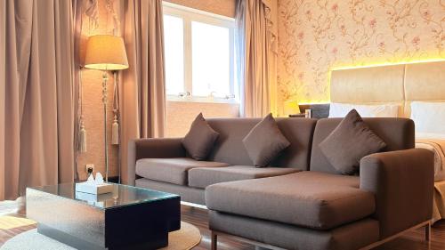 O zonă de relaxare la Sunday Mangrove Corniche Hotel, Ras Al Khaimah