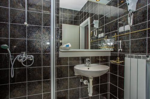 Koupelna v ubytování Hotel Bavaria Trogir
