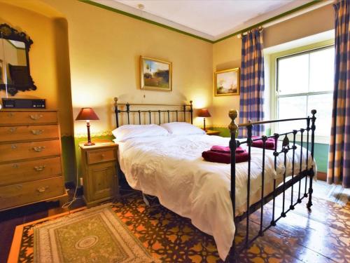 Ένα ή περισσότερα κρεβάτια σε δωμάτιο στο 3 Bed in Polruan PC032