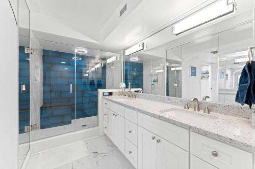 Ένα μπάνιο στο Flores Ocean Suites 402