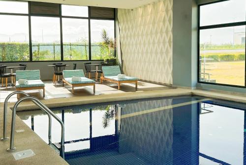 Wyndham Quito Airport — Pool view