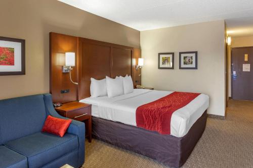 Postel nebo postele na pokoji v ubytování Comfort Inn & Suites Rochelle - DeKalb