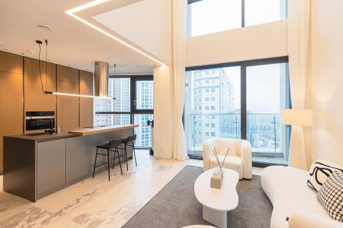Kuchyň nebo kuchyňský kout v ubytování Caelum Black Gangnam Luxury Apt 카일룸블랙 강남 럭셔리 아파트
