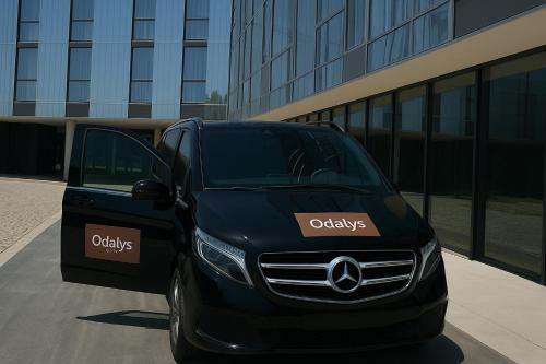 acedes benz car parked in front of a building at Appart Hotel Odalys City Toulouse Blagnac Aéroport in Blagnac