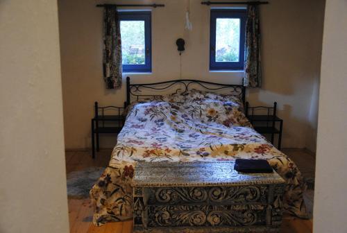 Ένα ή περισσότερα κρεβάτια σε δωμάτιο στο Csigaház Vendégház