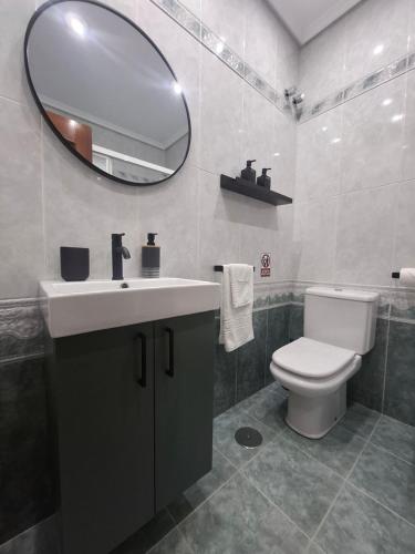 Ένα μπάνιο στο Apartamento Parral