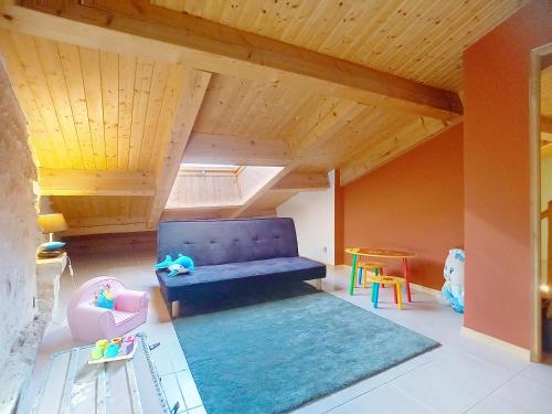 Χώρος καθιστικού στο Maison du Porche 4 étoiles, piscine, 10 voyageurs