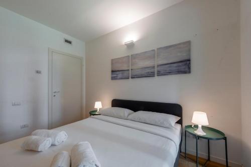 B Home - Elegant Apt with Terrace & Gym