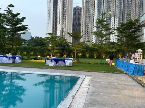 Πισίνα στο ή κοντά στο The Aamantran Greens