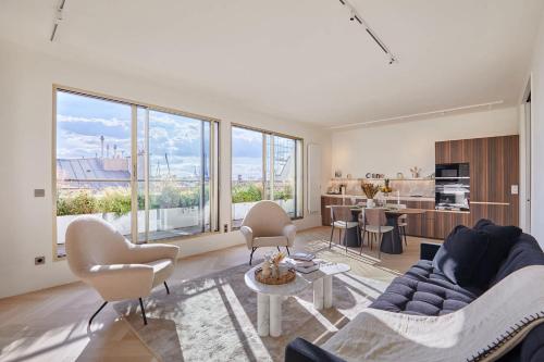 Penthouse with view of the Eiffel Tower-Faubourg